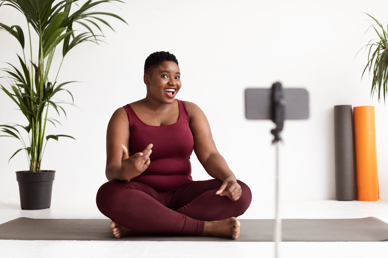 Chubby Black Woman Fitness Coach Having Stream While Exercising